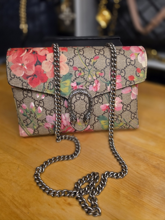 Gucci Handbags - Gucci Dionysus Blooms Supreme 3 Way Chain Purse EUC